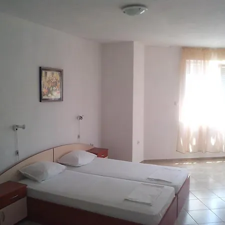 Krasi Πανσιόν Τσερνομόρετς