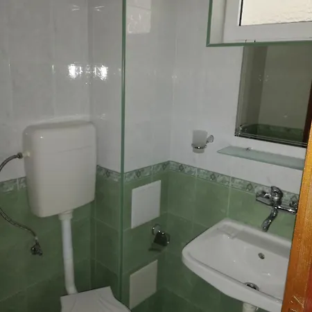 Krasi Πανσιόν Τσερνομόρετς